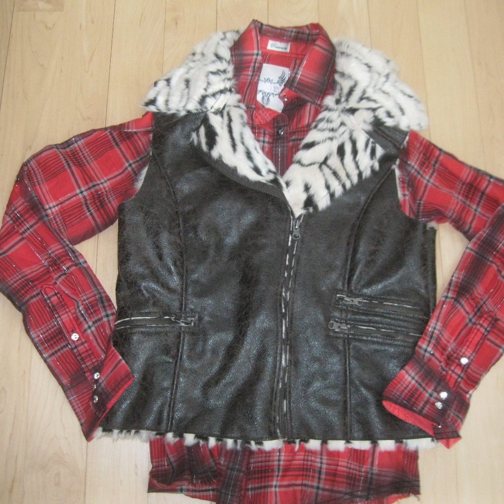 The Buckle Daytrip Vest & Roar Plaid Top Womens Large